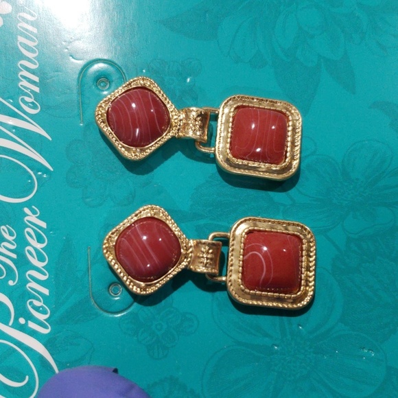 Elegant Gold-tone & Red Stone Drop Dangle post Earrings, Women's Fashion Jewelry - Picture 7 of 9